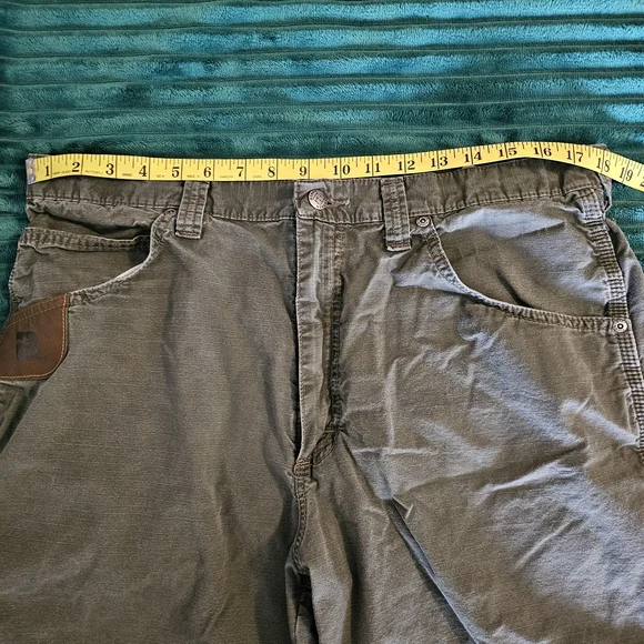 Wrangler Men's Olive and Gray Cargo Shorts - Picture 3 of 12